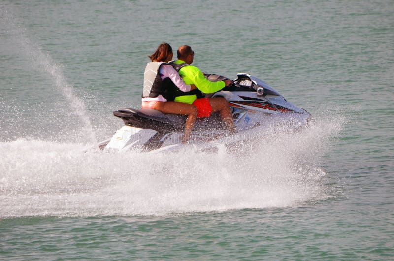 Jet Ski Riders em tandem imagem de stock editorial. Imagem de miami