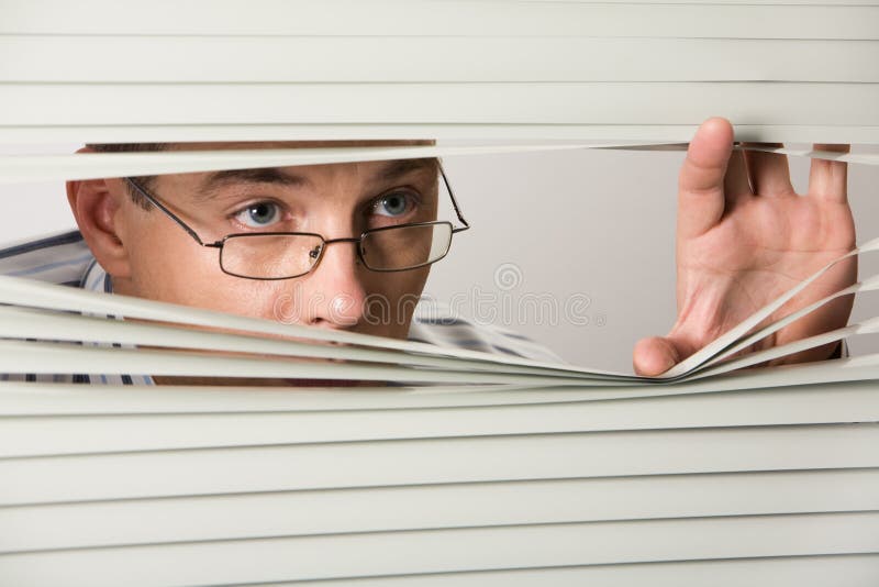 Ne Se Contentent Pas De Jeter Un Simple Coup D'oeil Jeter un coup d'oeil photo stock. Image du peek, corporate - 6748870
