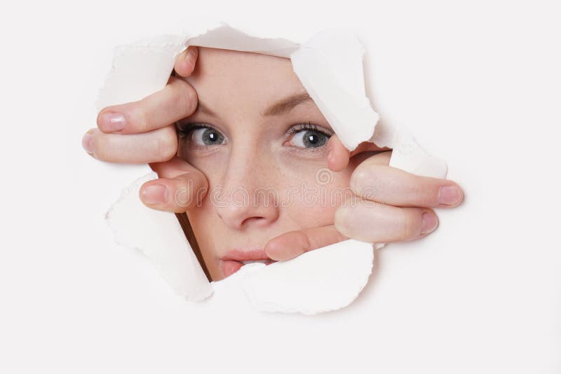 Ne Se Contentent Pas De Jeter Un Simple Coup D'oeil Jeter Un Coup D'oeil De Jeune Femme Image stock - Image du