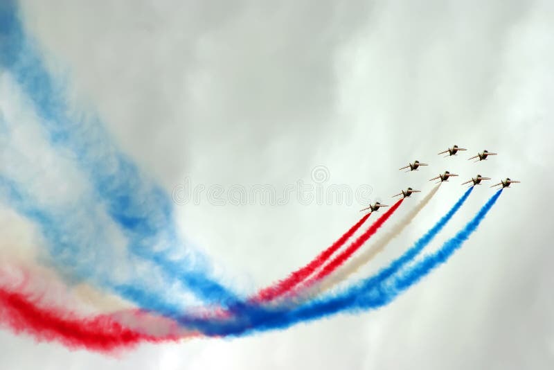 Jets formation with color smoke