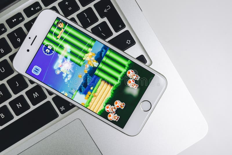 Super Mario Run sur iPhone photo stock