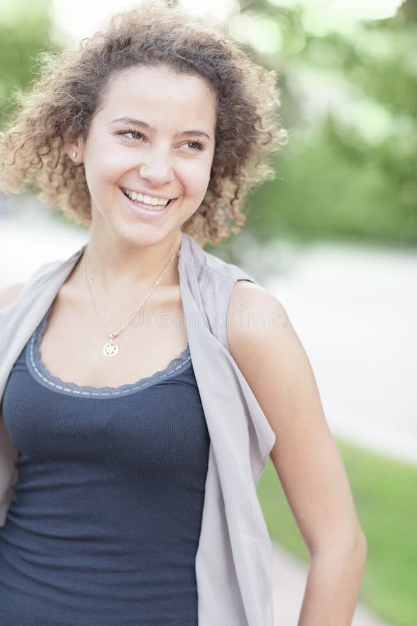 Jeune adolescent heureux photos stock Jeune adolescent heureux photos stock
