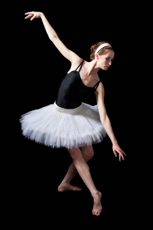 Jeune beau danseur posant sur un studio photographie stock libre de droits
