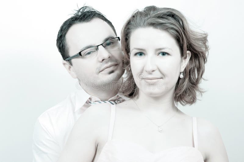 Jeune couple beau et heureux souriant photo stock