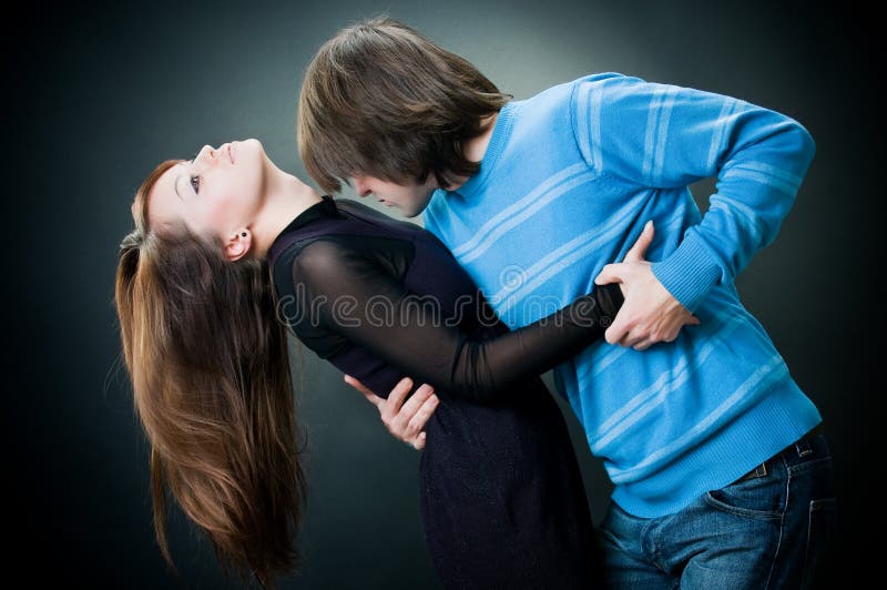 Jeune belle danse de couples photo libre de droits