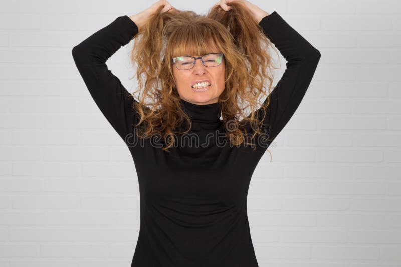 Jeune femme adulte en colère photos stock Jeune femme adulte en colère photos stock