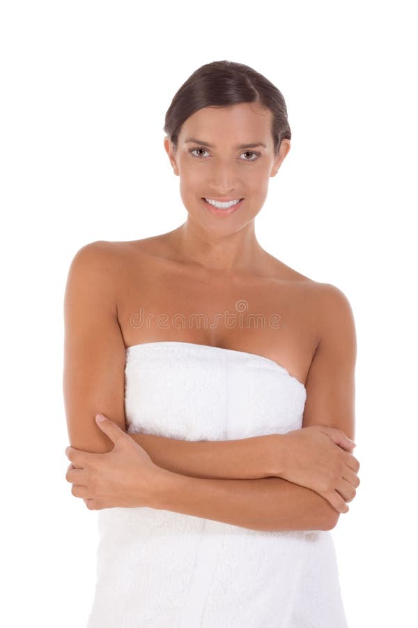 Jeune femme caucasienne enveloppée en essuie-main de bain photographie stock Jeune femme caucasienne enveloppée en essuie-main de bain photographie stock