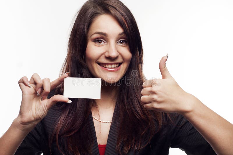 Jeune femme d'affaires avec la carte de visite professionnelle de visite montrant à main le signe correct images stock Jeune femme d'affaires avec la carte de visite professionnelle de visite montrant à main le signe correct images stock