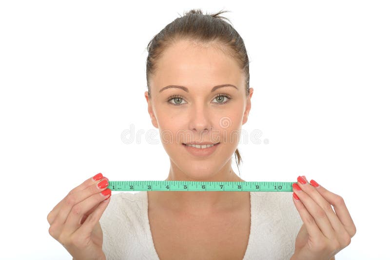 Jeune femme en bonne santé tenant un ruban métrique photos libres de droits Jeune femme en bonne santé tenant un ruban métrique photos libres de droits