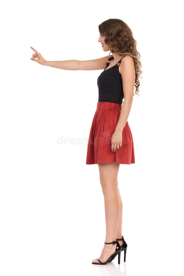 Femmes en mini top jupe et talons