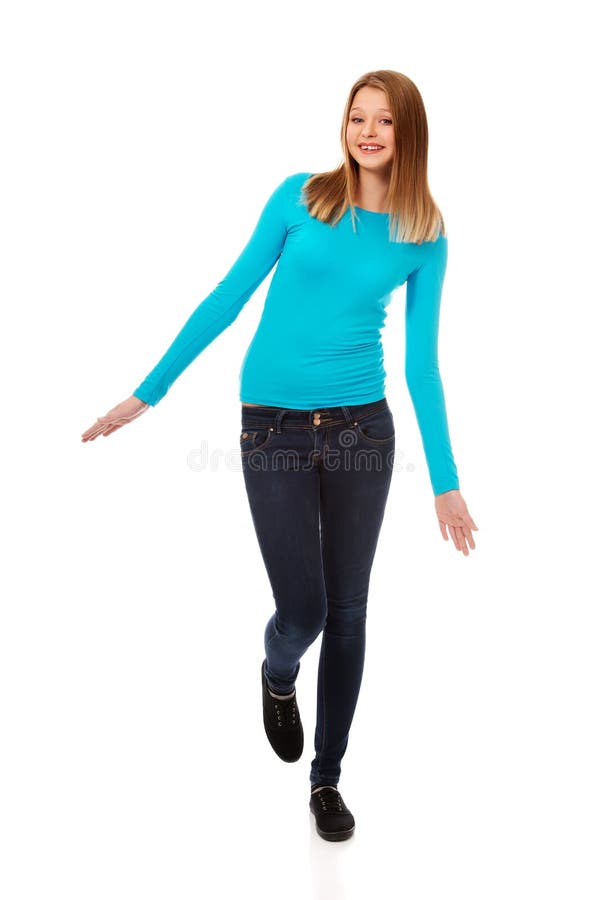 Jeune femme gaie avec le sourire toothy photographie stock libre de droits Jeune femme gaie avec le sourire toothy photographie stock libre de droits