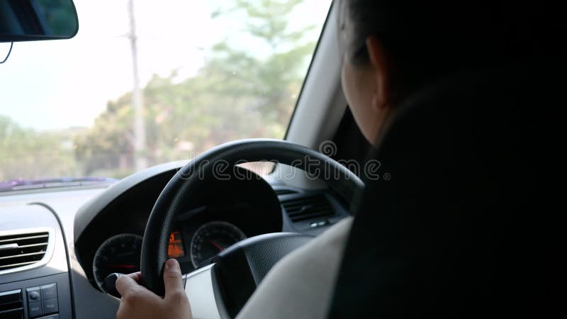 Une femme au volant - L'Avenir