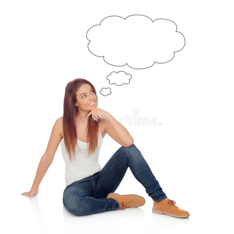 Jeune femme occasionnelle songeuse s'asseyant sur le plancher photo stock Jeune femme occasionnelle songeuse s'asseyant sur le plancher photo stock