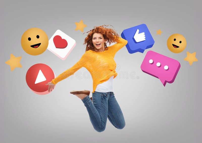 Jeune femme souriante sautant sur des icônes internet images stock