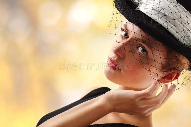 Jeune femme élégante photographie stock Jeune femme élégante photographie stock