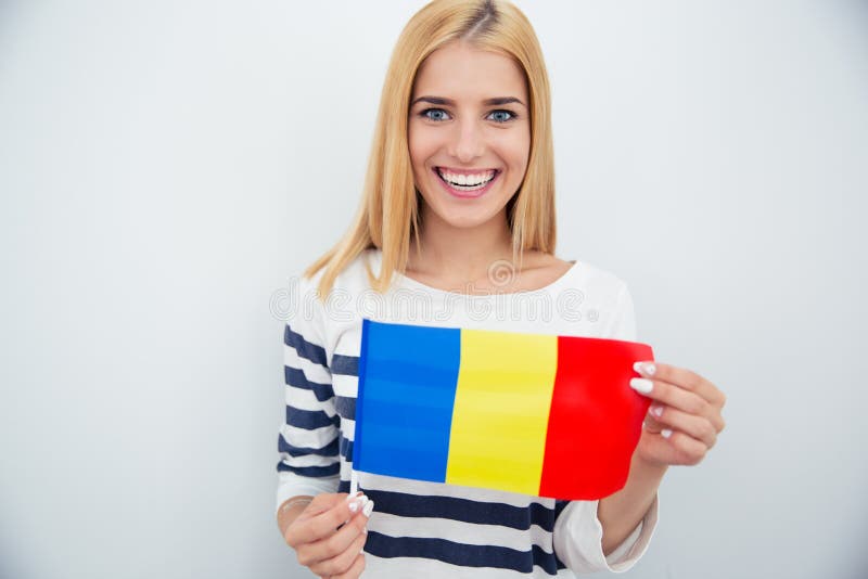 Jeune fille tenant le drapeau roumain photo stock Jeune fille tenant le drapeau roumain photo stock