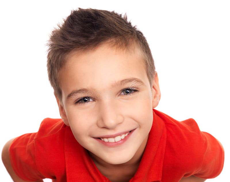 Jeune garçon heureux adorable photo stock