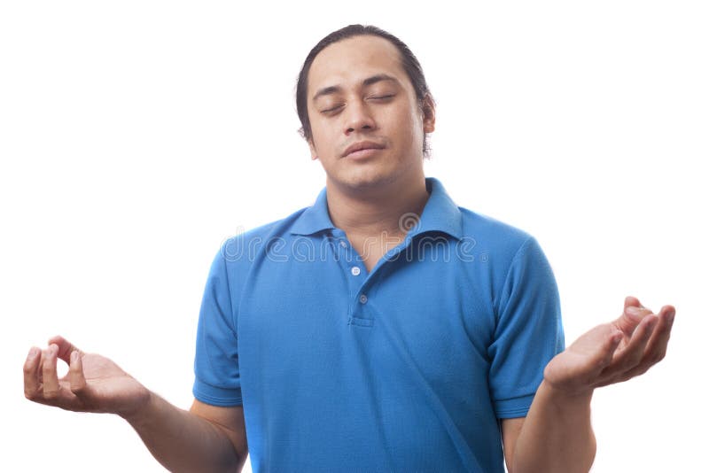 Jeune homme avec le geste calme de yoga photos libres de droits Jeune homme avec le geste calme de yoga photos libres de droits
