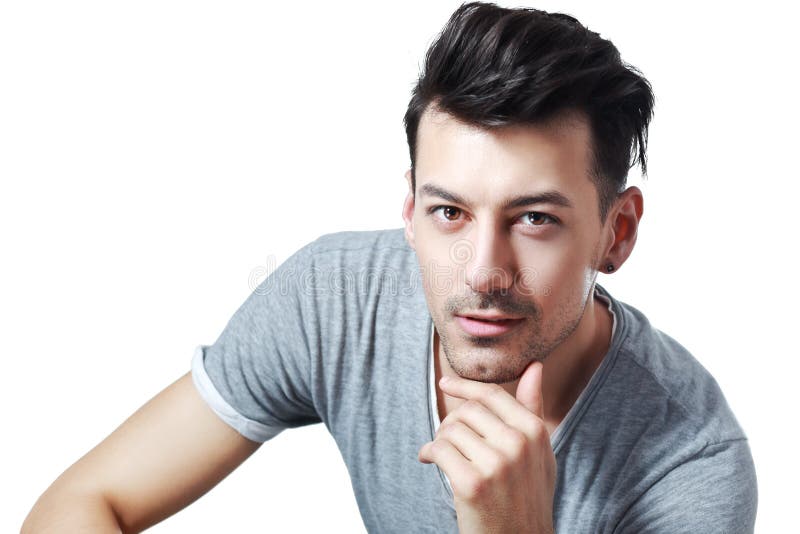 Jeune homme avec le regard mystérieux image stock Jeune homme avec le regard mystérieux image stock
