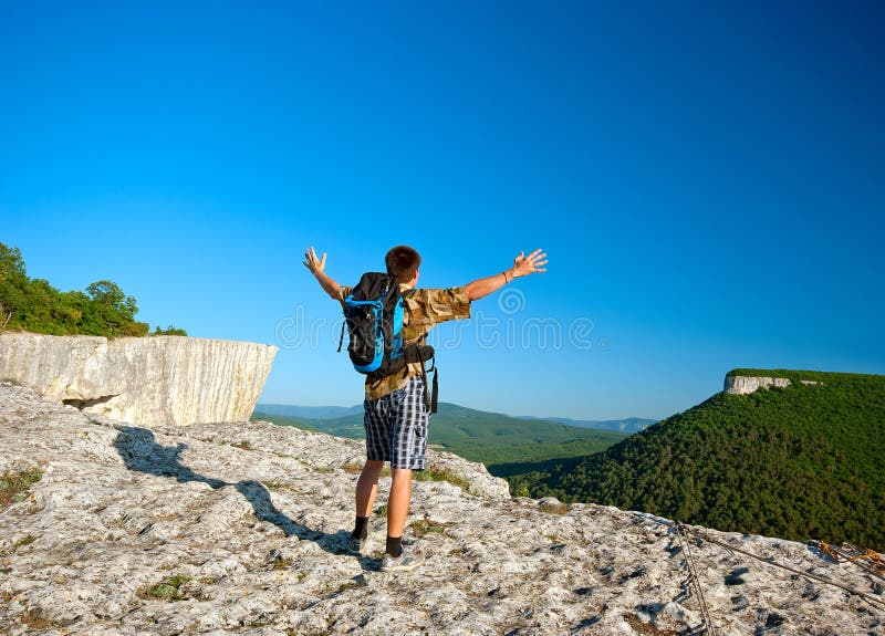 7,456 Photos de Homme Avec Les Bras Ouverts Photos de stock gratuites