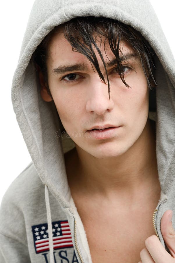 Jeune homme beau dans un capot photo libre de droits