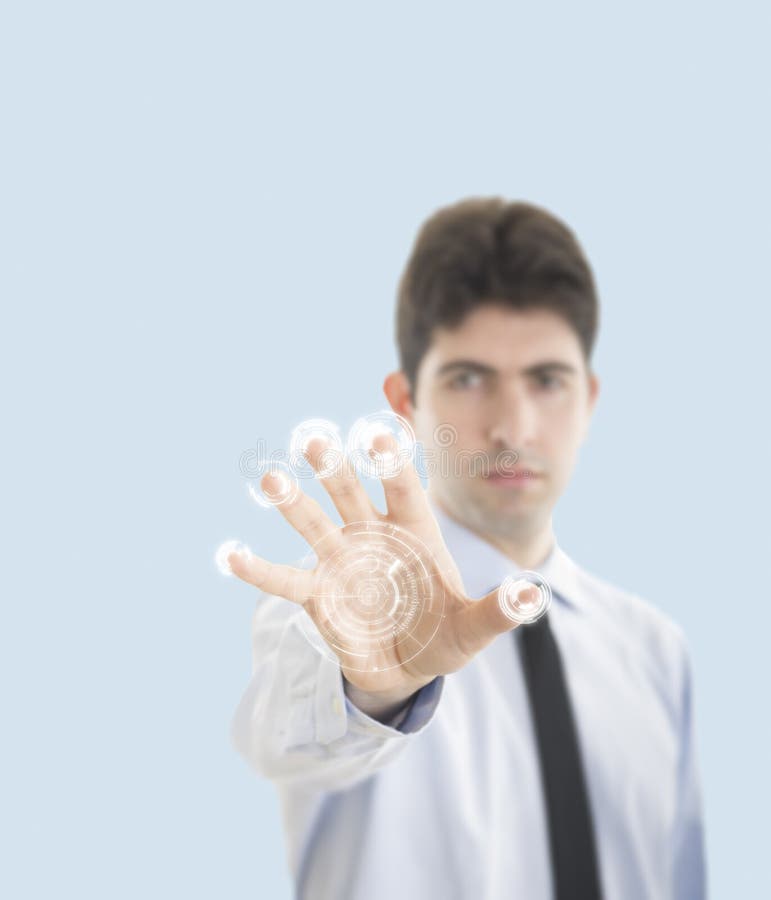 Jeune homme d'affaires avec la surface adjacente virtuelle photo libre de droits Jeune homme d'affaires avec la surface adjacente virtuelle photo libre de droits