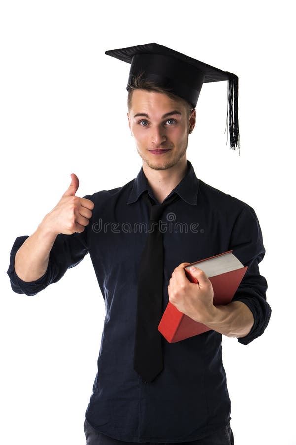 Jeune homme heureux recevant un diplôme, avec le chapeau et le grand livre photographie stock Jeune homme heureux recevant un diplôme, avec le chapeau et le grand livre photographie stock
