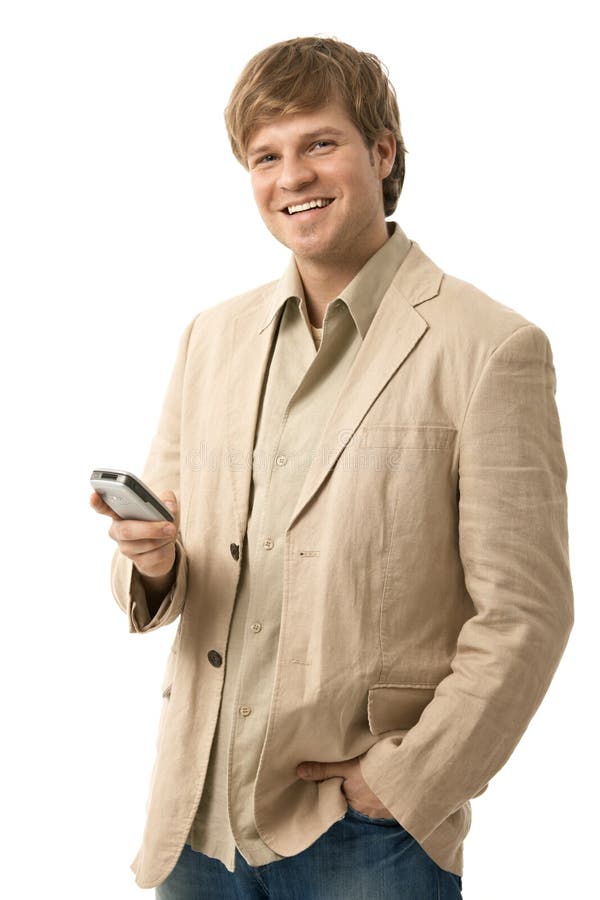 Jeune homme heureux utilisant le mobile photos libres de droits Jeune homme heureux utilisant le mobile photos libres de droits
