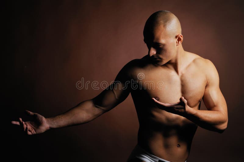 Jeune homme sportif images stock