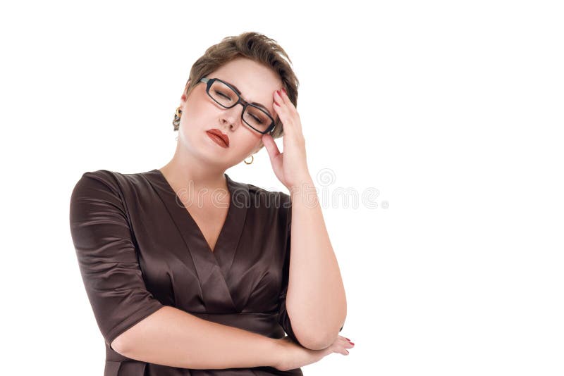 Jeune mal de tête en difficulté de sensation de femme photographie stock libre de droits Jeune mal de tête en difficulté de sensation de femme photographie stock libre de droits