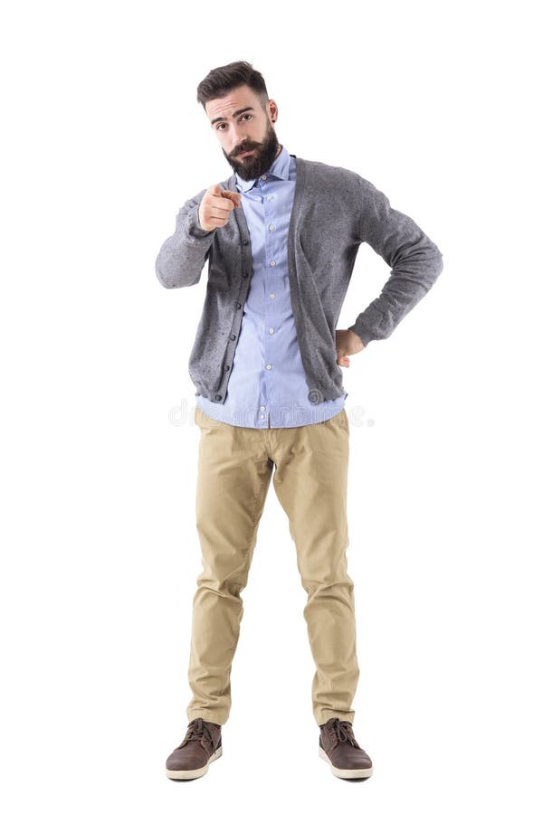 Jeune professeur ou homme élégant barbu d'affaires dirigeant le doigt à l'appareil-photo photos libres de droits Jeune professeur ou homme élégant barbu d'affaires dirigeant le doigt à l'appareil-photo photos libres de droits