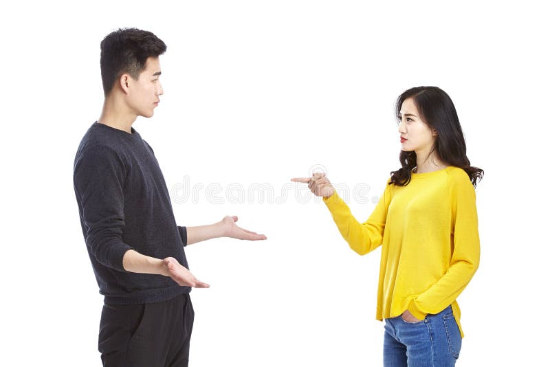Jeunes couples asiatiques se disputant photo stock Jeunes couples asiatiques se disputant photo stock