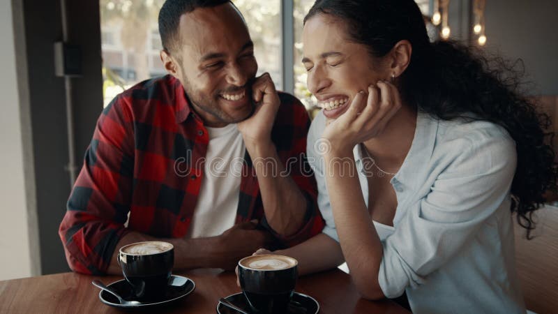 Jeunes couples gais une date banque de vidéos