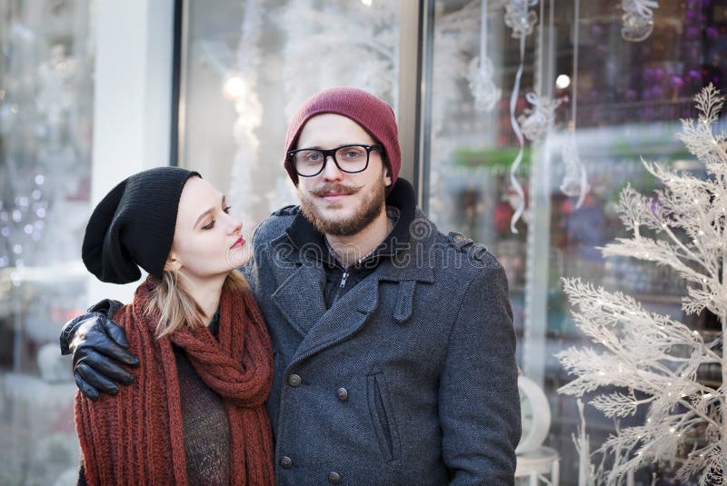 Jeunes couples heureux photos libres de droits Jeunes couples heureux photos libres de droits