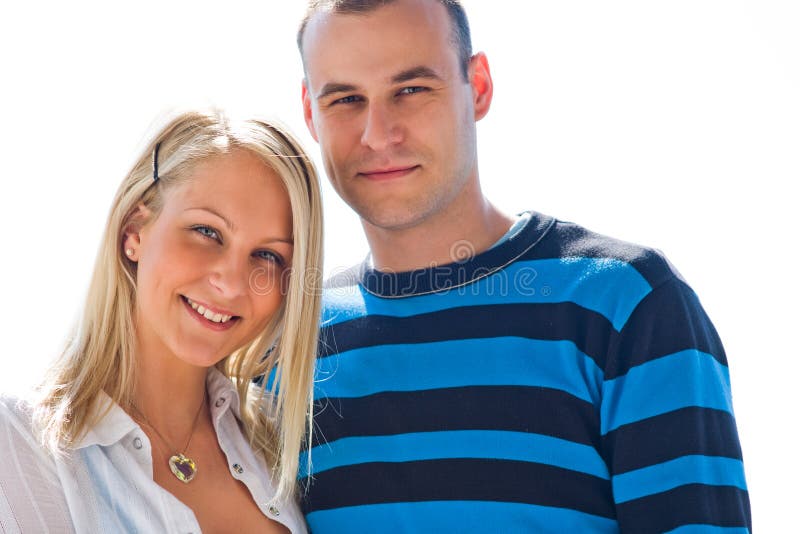 Jeunes couples occasionnels. photo libre de droits Jeunes couples occasionnels. photo libre de droits