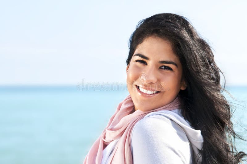jeunes indigènes américains de femme photos stock jeunes indigènes américains de femme photos stock