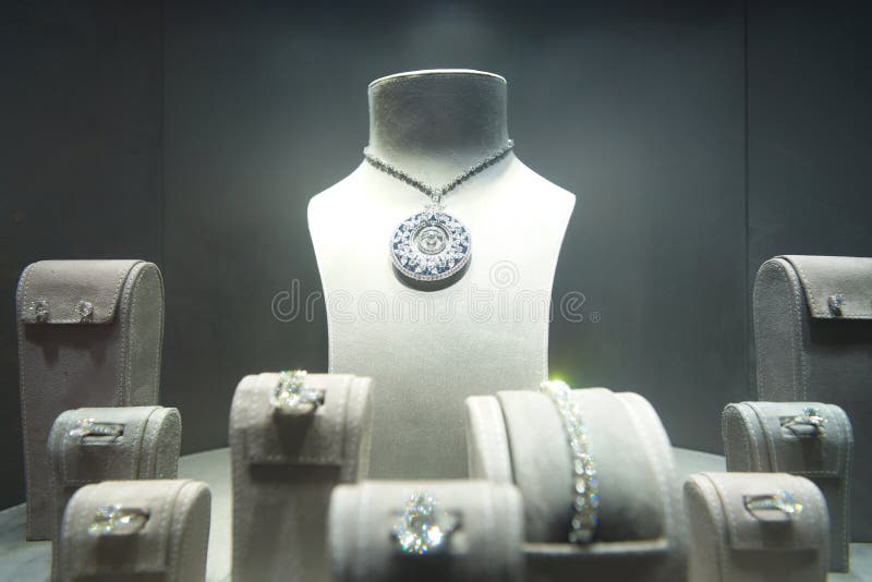 Jewellery sklepu gablota wystawowa fotografia royalty free