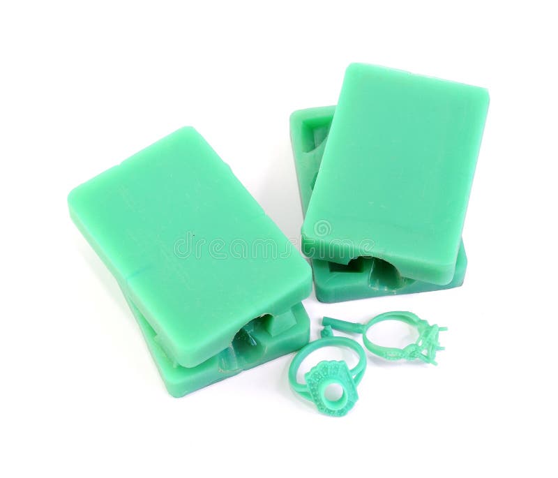 https://thumbs.dreamstime.com/b/jewelry-rubber-silicone-molds-used-to-inject-green-wax-to-produce-large-amount-jewelry-jewelry-factory-placed-196122503.jpg