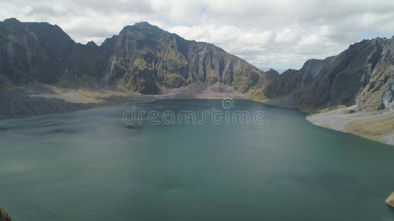 Jezioro kratowe pinatubo philippines luzon.