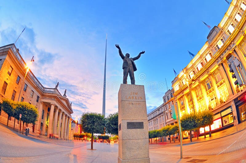 Jim Larkin μνημείο στο κέντρο πόλεων του Δουβλίνου στοκ φωτογραφία με δικαίωμα ελεύθερης χρήσης Jim Larkin μνημείο στο κέντρο πόλεων του Δουβλίνου στοκ φωτογραφία με δικαίωμα ελεύθερης χρήσης