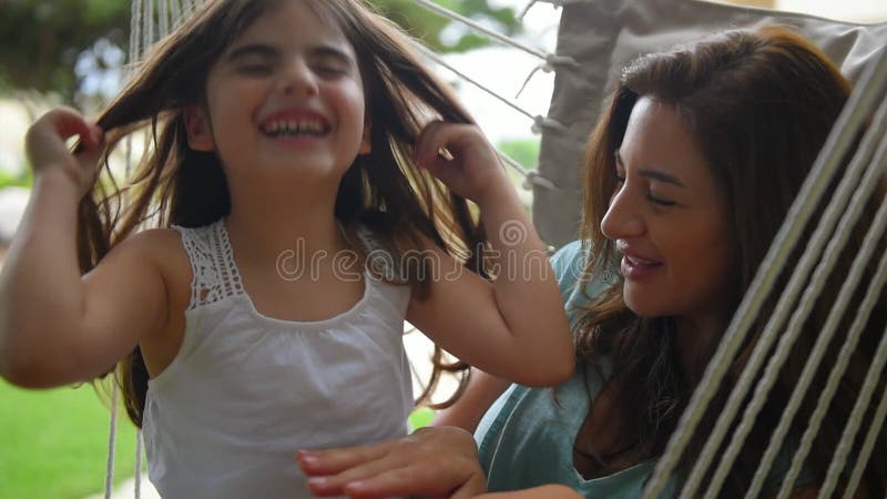 Joc de noroc în familie. video de înaltă definiție completă stock footage