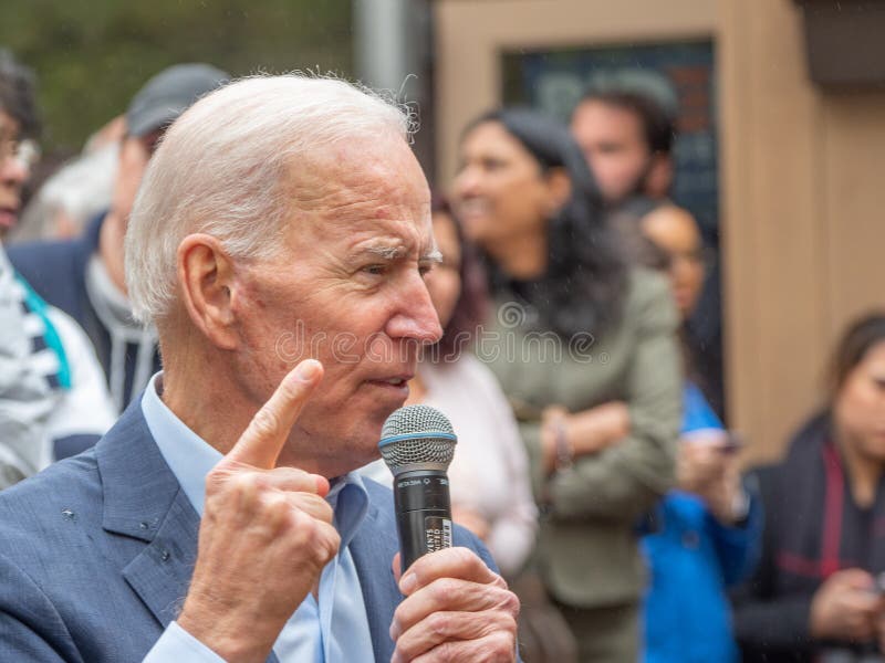 House Party with Joe Biden, State Sen. Bette Lasky, and Dr. Elliot Lasky in Nashua New Hampshire. Joe is running for the 2020 Democratic Presidential nomination. House Party with Joe Biden, State Sen. Bette Lasky, and Dr. Elliot Lasky in Nashua New Hampshire. Joe is running for the 2020 Democratic Presidential nomination.