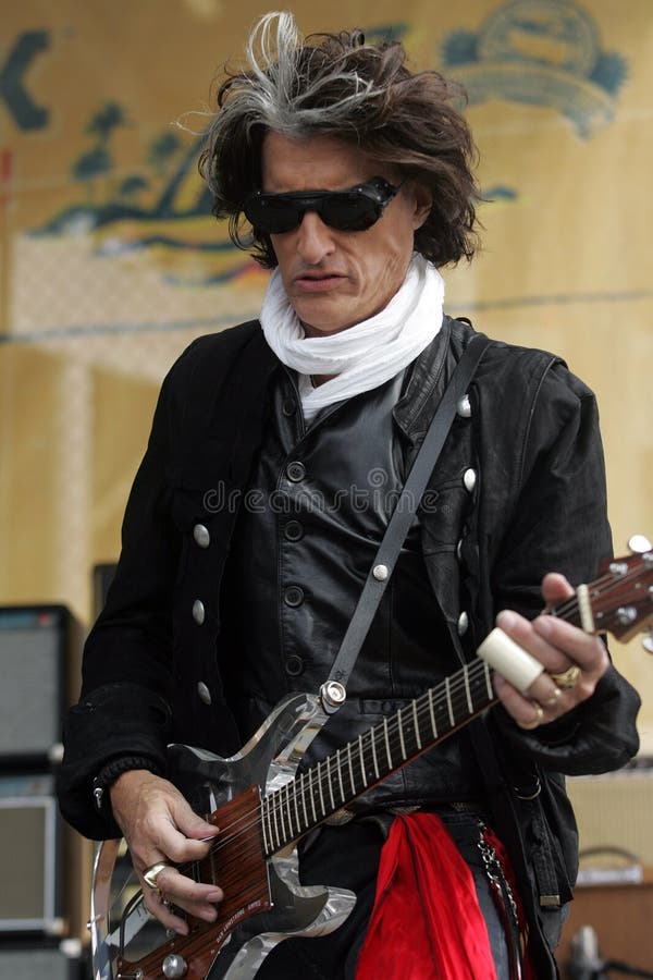 Joe Perry Wykonuje w koncercie zdjęcie royalty free Joe Perry Wykonuje w koncercie zdjęcie royalty free