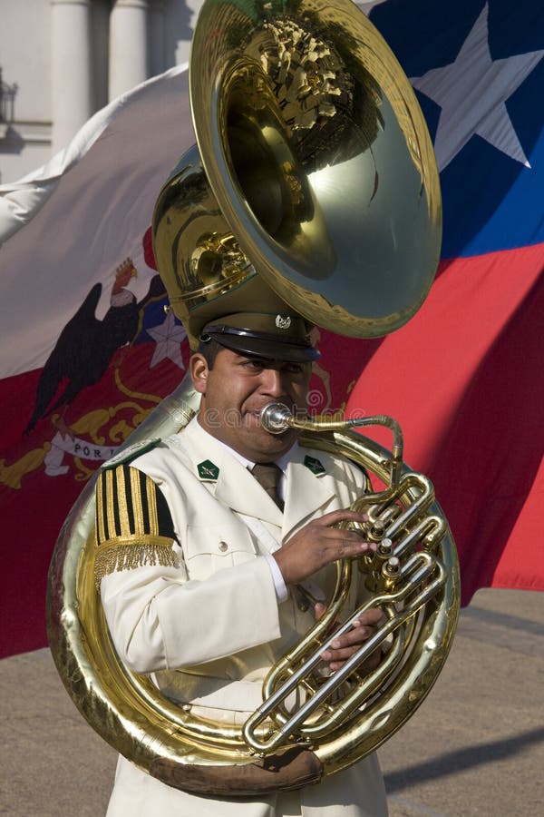 Jogador da tuba na faixa presidencial - o Chile fotos de stock Jogador da tuba na faixa presidencial - o Chile fotos de stock