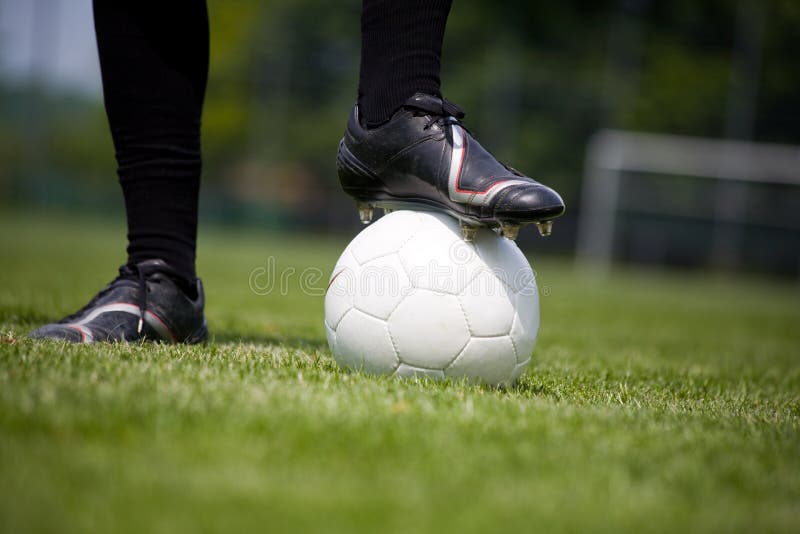 Jogador E Goleiros De Futebol Durante O Tiroteio Da Pena Imagem de