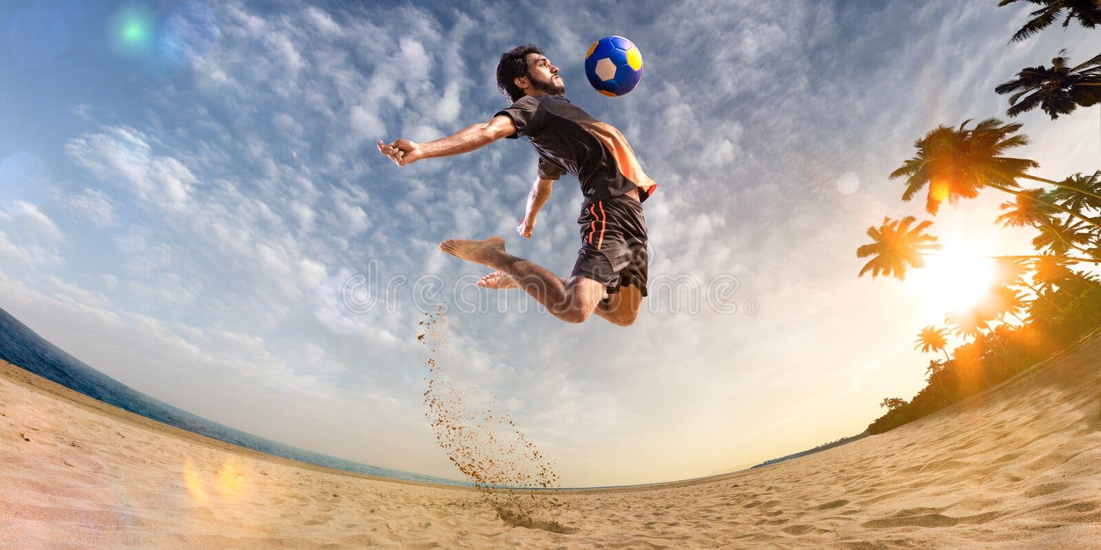 Jogador De Futebol Da Praia Na Ação Ângulo Largo Da Praia