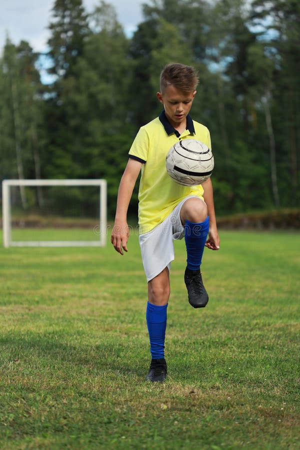 Jogo De Futebol Do Futebol Para Crianças Liga De Futebol Da Escola Imagem  de Stock - Imagem de objetivo, elementar: 78888511