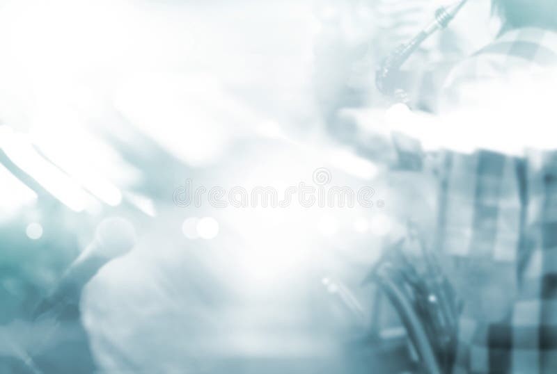 Jogador de saxofone abstrato do borrão de movimento na fase para o fundo, texto vazio imagem de stock royalty free Jogador de saxofone abstrato do borrão de movimento na fase para o fundo, texto vazio imagem de stock royalty free