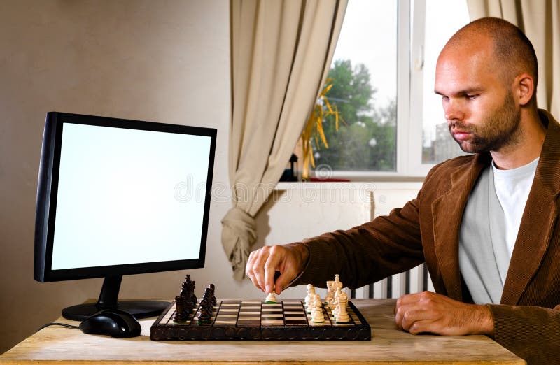 Jogador De Xadrez Humano Contra O Computador Foto de Stock - Imagem de  estratégia, caucasiano: 26163752