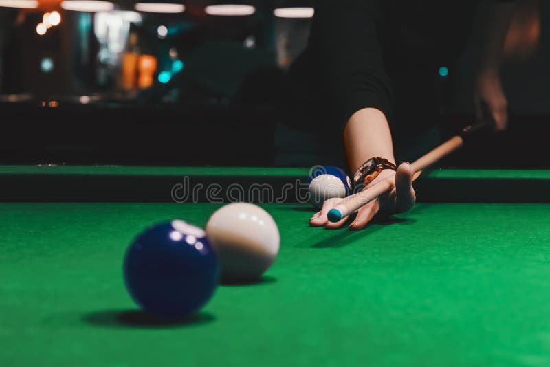 Bolas de bilhar na mesa verde, closeup, ninguém, jogo de sinuca americana